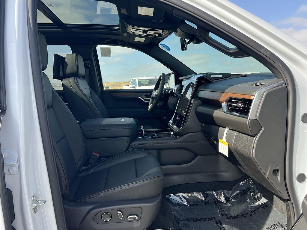 New 2026 GMC Yukon XL Denali w/ Denali Reserve Package RWD image 32