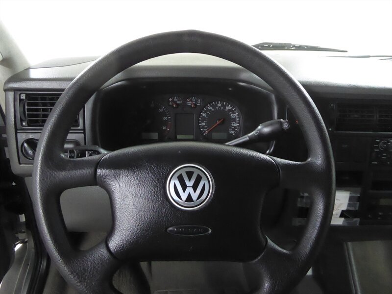 Used 2002 Volkswagen Eurovan MV FWD image 10