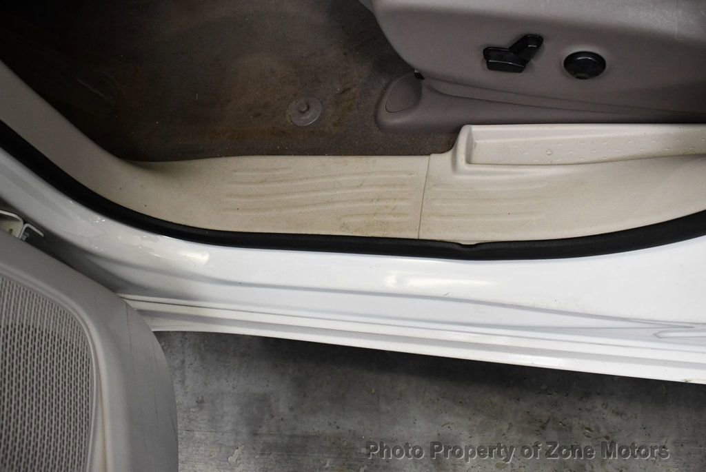 Used 2017 Chrysler Pacifica Touring-L image 8