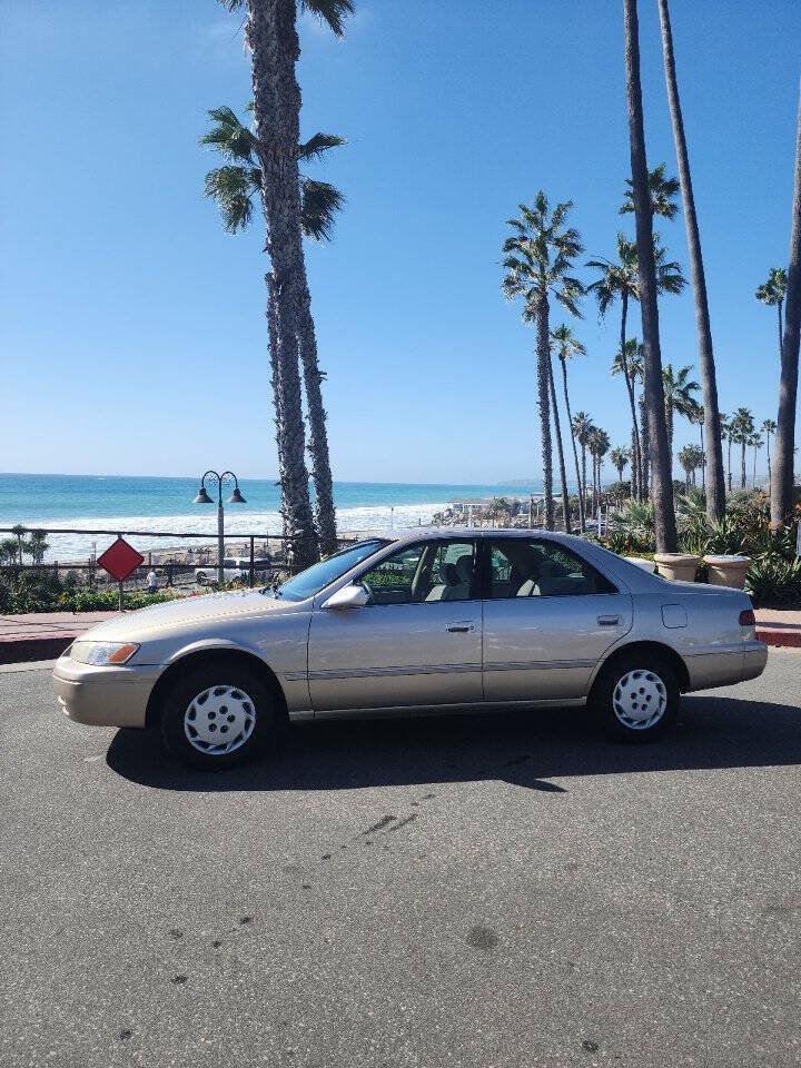 Used 1998 Toyota Camry LE FWD image 1