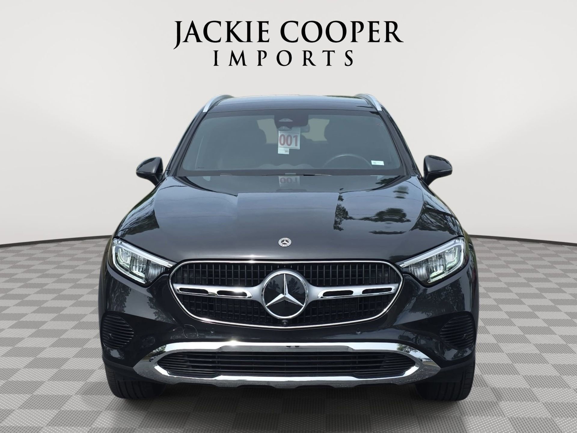 Used 2025 Mercedes-Benz GLC 300 4MATIC image 2