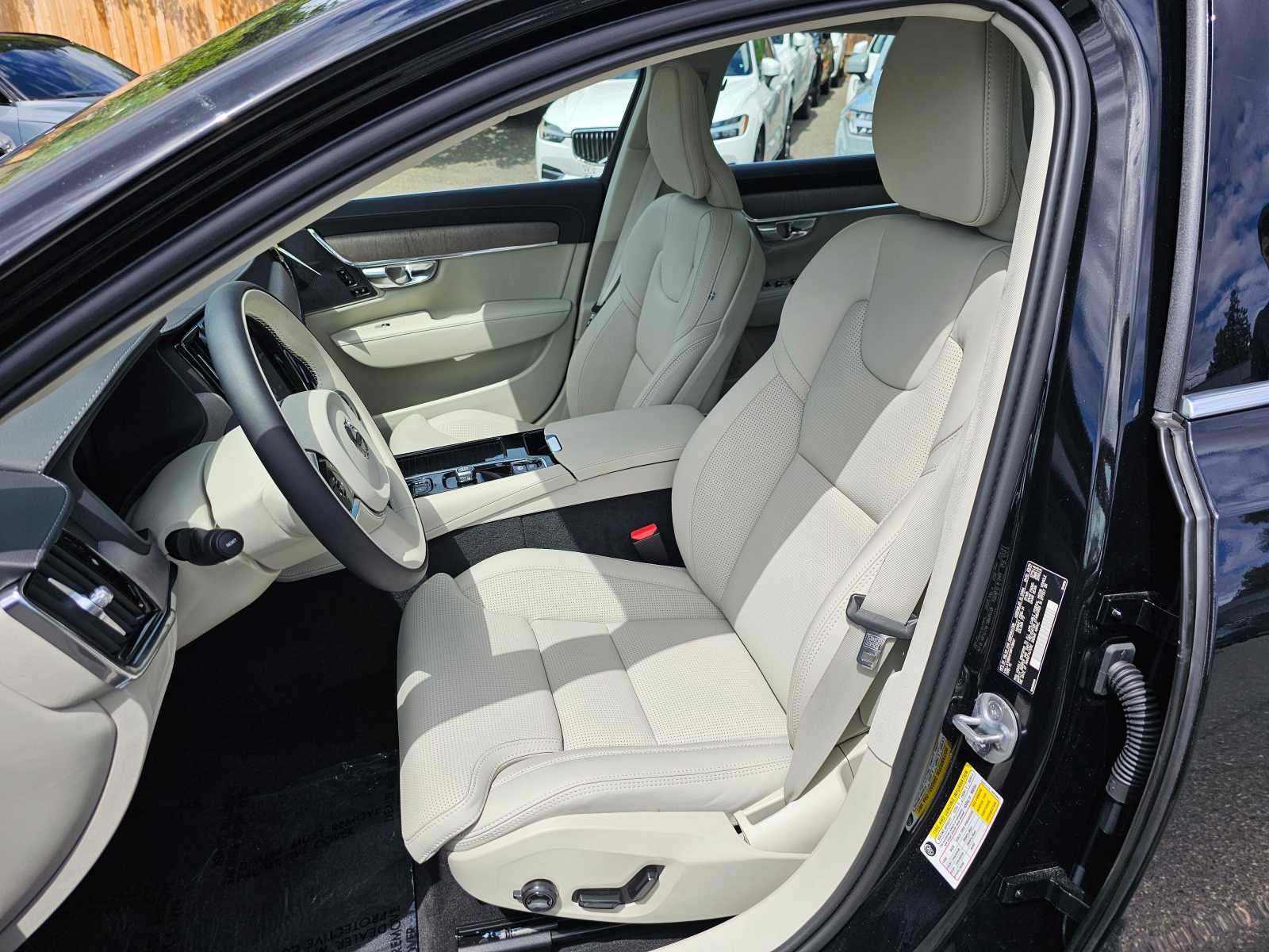 Used 2024 Volvo S90 T8 Ultimate image 21