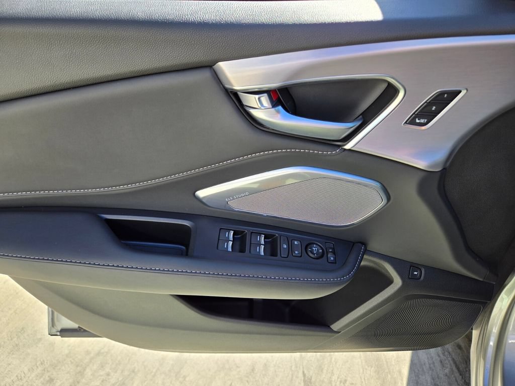 Used 2025 Acura RDX SH-AWD w/ Technology Package image 23