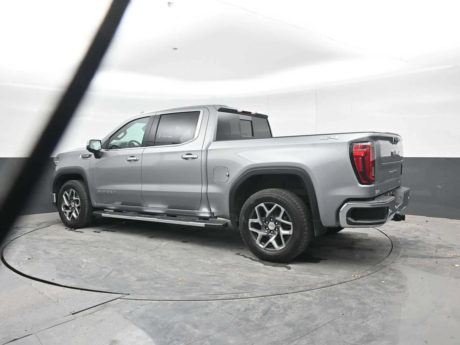 Used 2024 GMC Sierra 1500 SLT w/ SLT Premium Plus Package AWD/4WD image 4