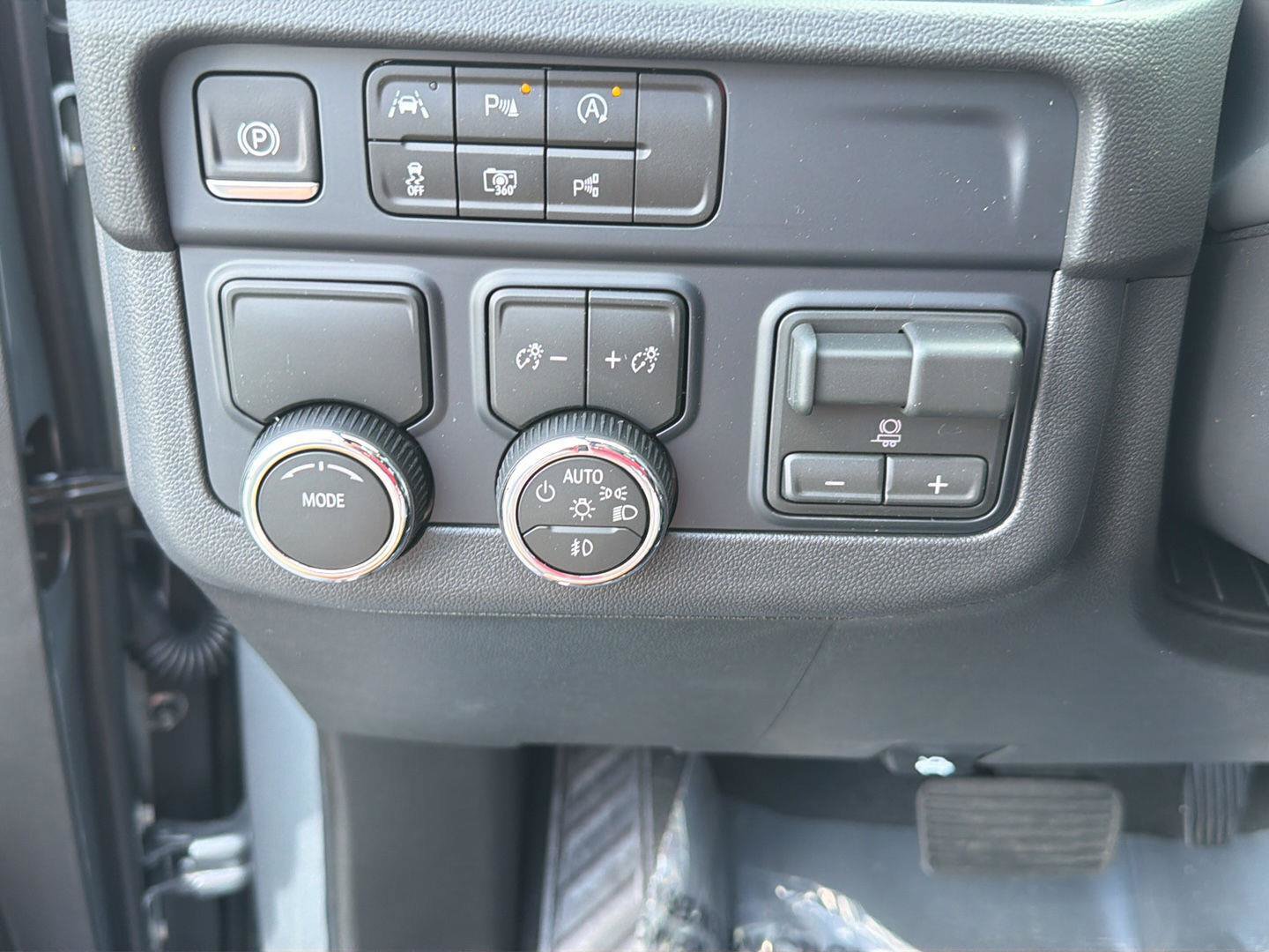 New 2026 Chevrolet Suburban Premier w/ Sun And Tow Package RWD image 21