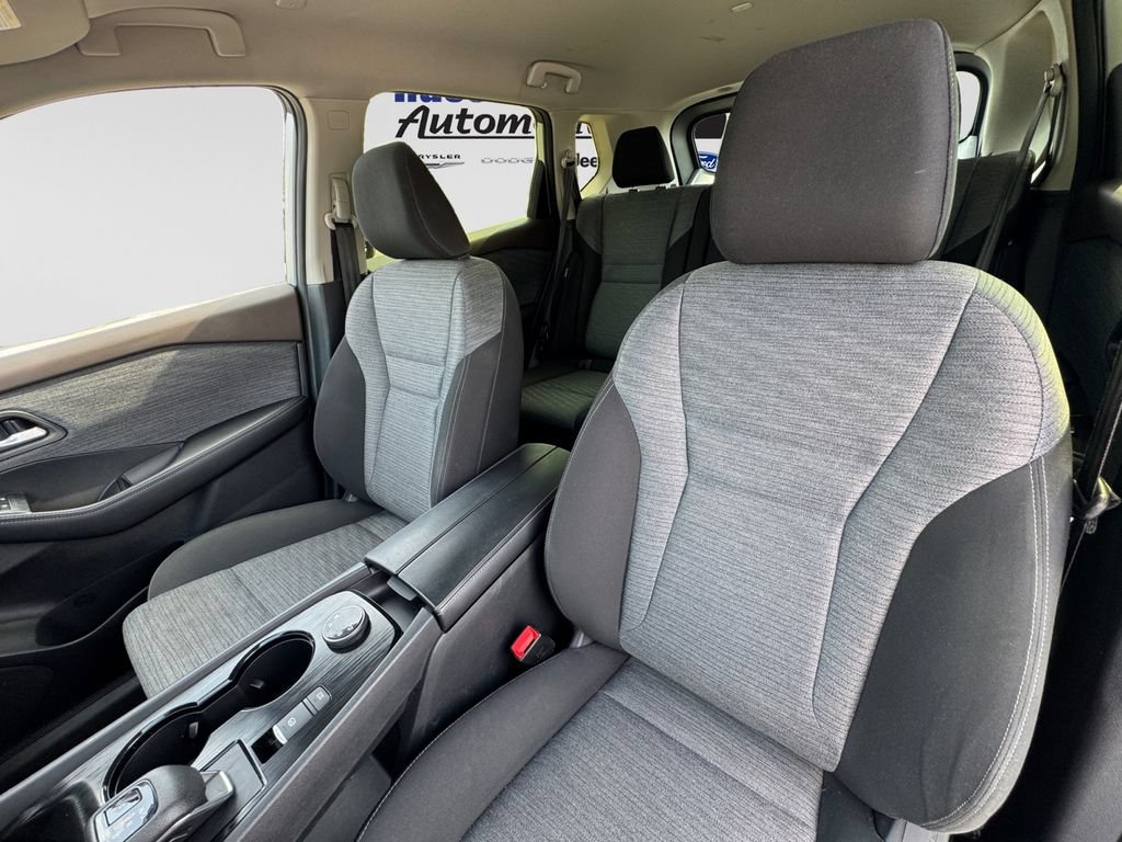 Used 2023 Nissan Rogue SV AWD/4WD image 19