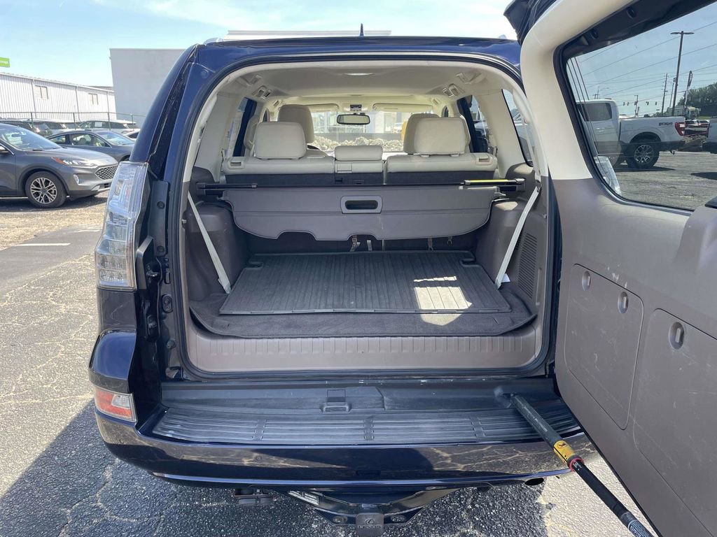 Used 2019 Lexus GX 460 Premium w/ Premium Package image 10