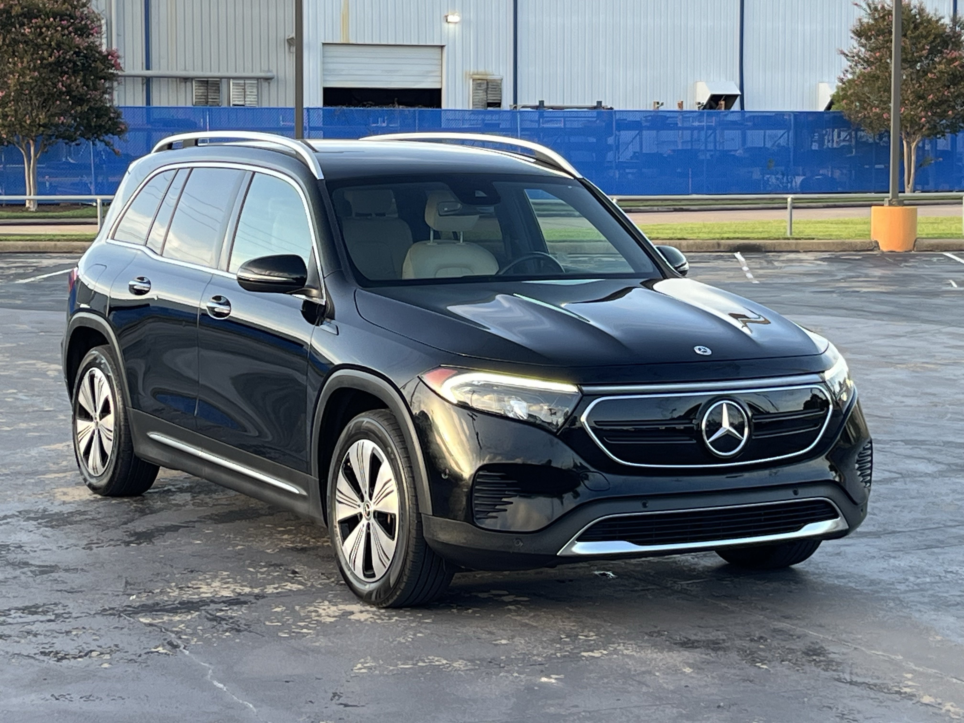 Used 2023 Mercedes-Benz EQB 250+ w/ Exclusive Package image 5