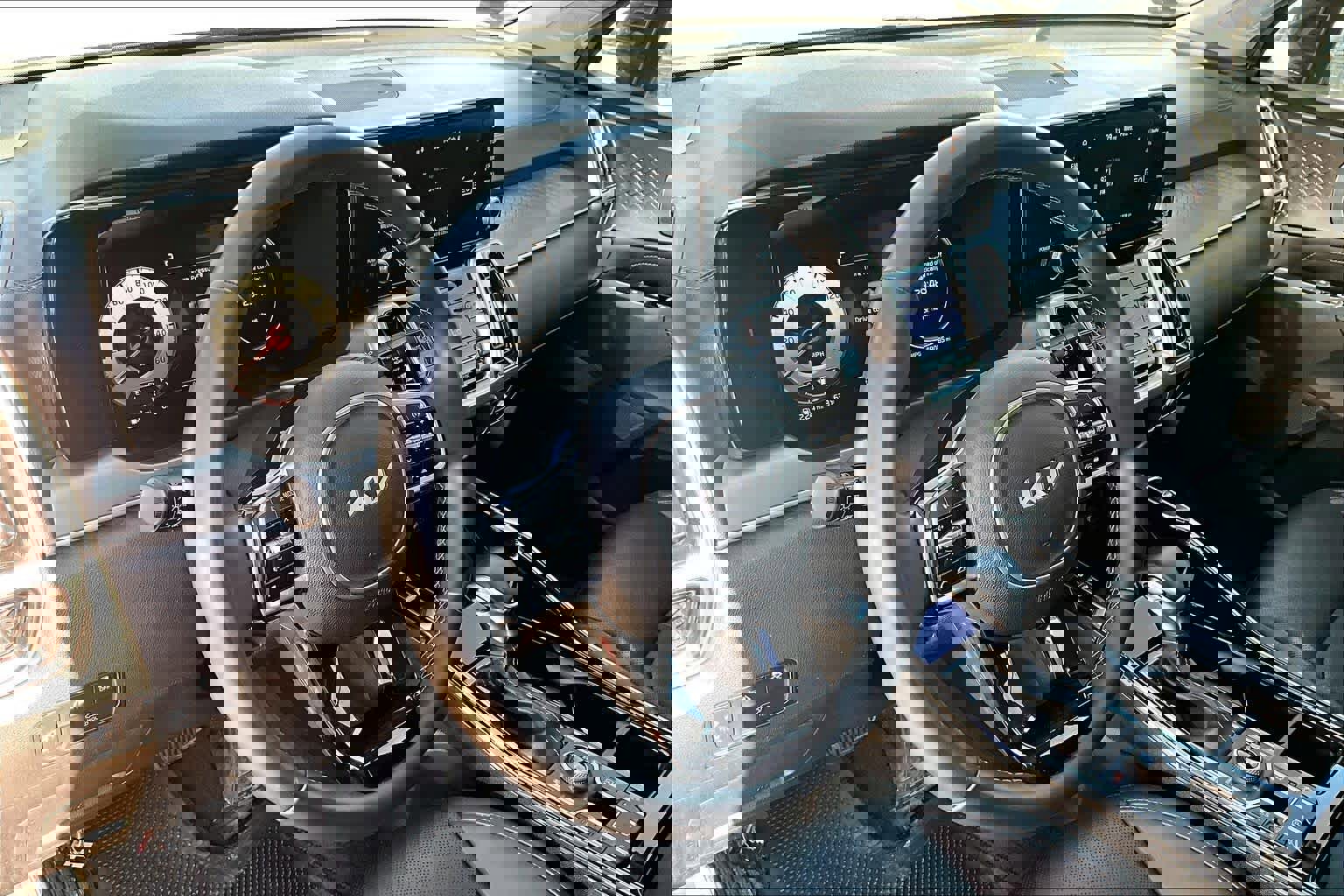 Used 2023 Kia Sorento SX image 18