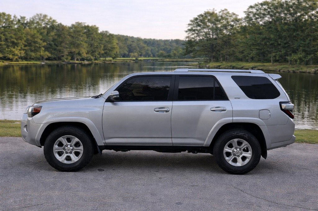 Used 2017 Toyota 4Runner SR5 Premium image 2