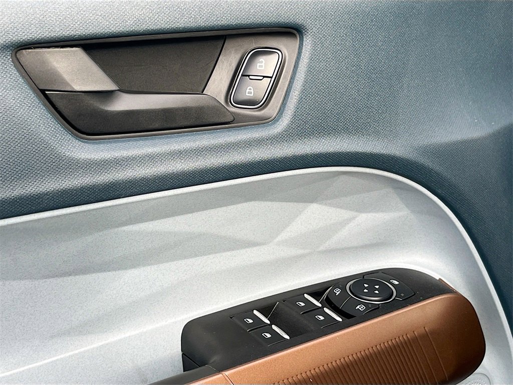 Used 2023 Ford Maverick Lariat w/ Lariat Luxury Package image 18