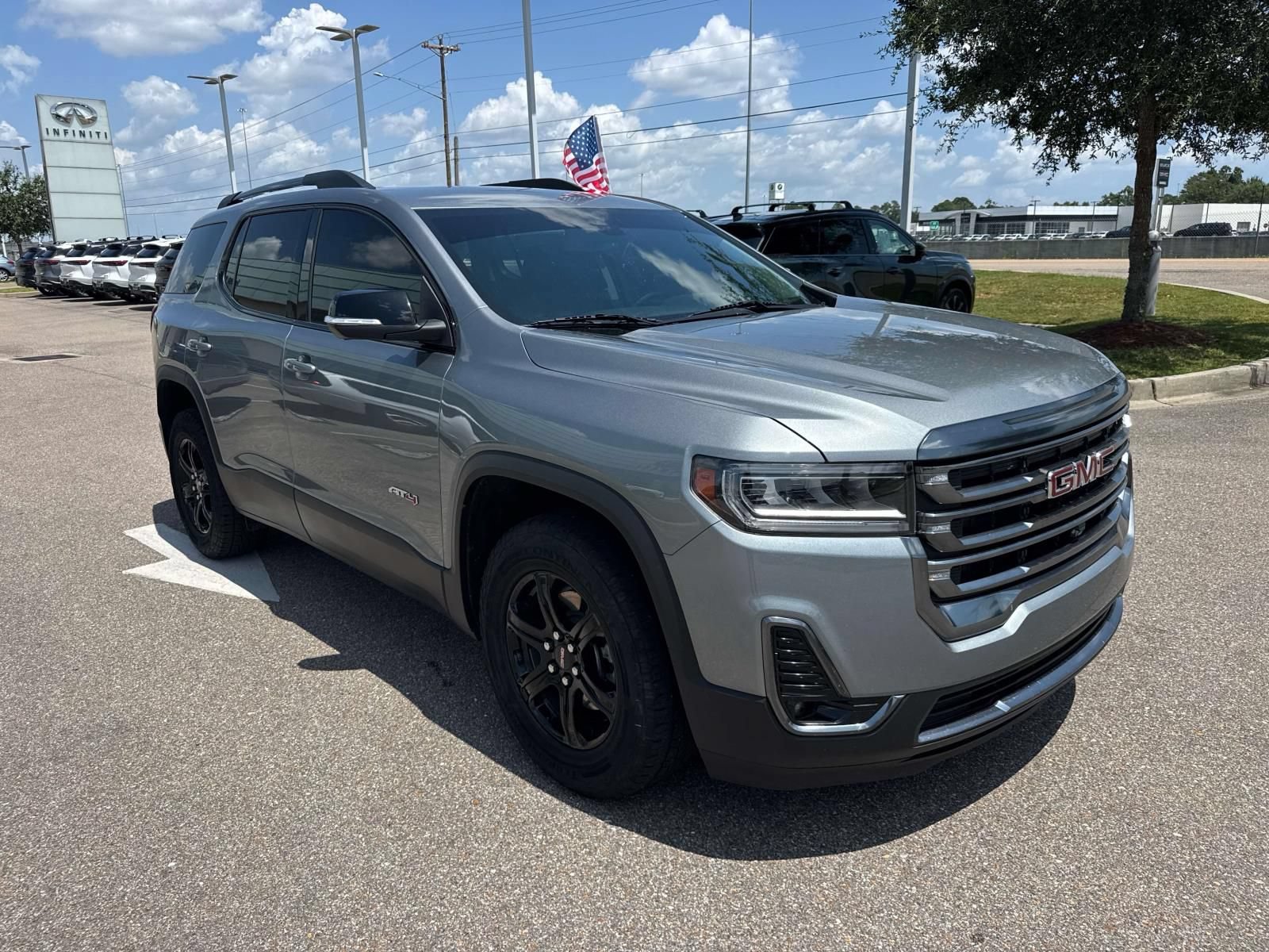 Used 2023 GMC Acadia AT4 w/ Technology Package AWD/4WD image 3