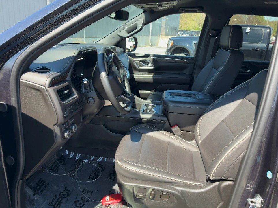 Used 2023 Chevrolet Suburban Premier image 6