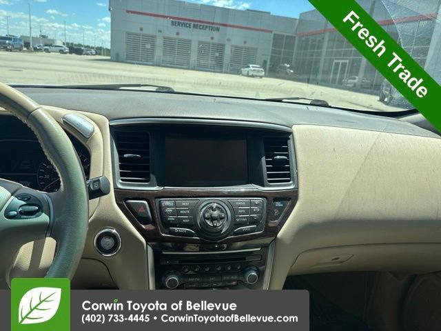 Used 2014 Nissan Pathfinder Platinum AWD/4WD image 14