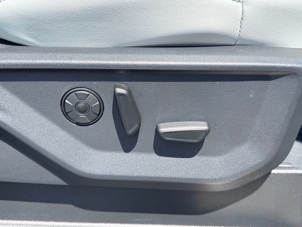 Used 2025 Ford Expedition Platinum w/ Platinum Ultimate Package AWD/4WD image 28