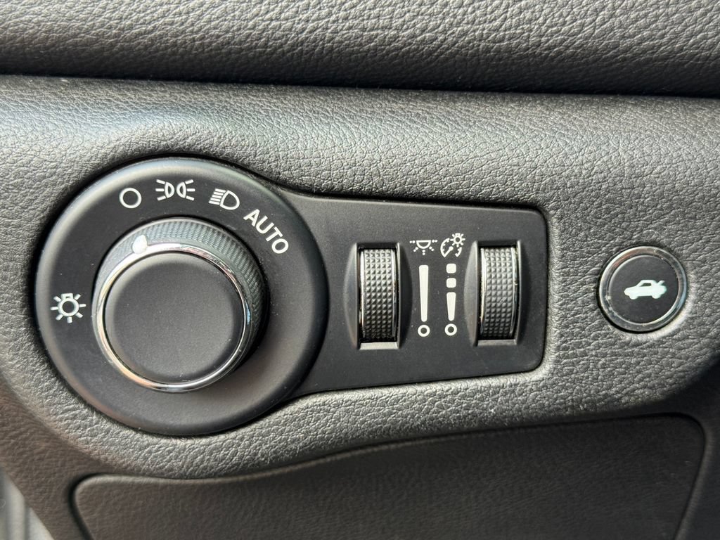 Used 2015 Chrysler 200 Limited FWD image 19