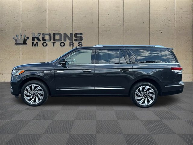 Used 2022 Lincoln Navigator L Reserve image 4