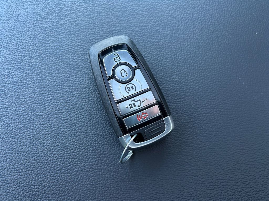 New 2026 Ford F350 Lariat w/ Black Appearance Package image 34