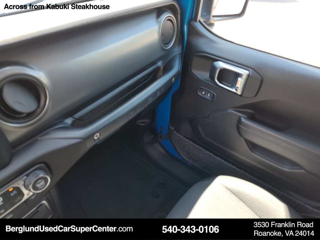 Used 2023 Jeep Wrangler Unlimited w/ Cold Weather Group AWD/4WD image 35