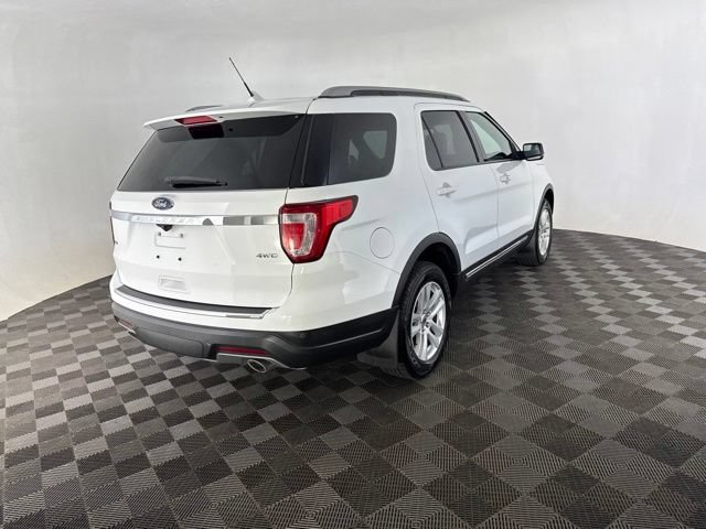 Used 2018 Ford Explorer XLT w/ Equipment Group 202A AWD/4WD image 5