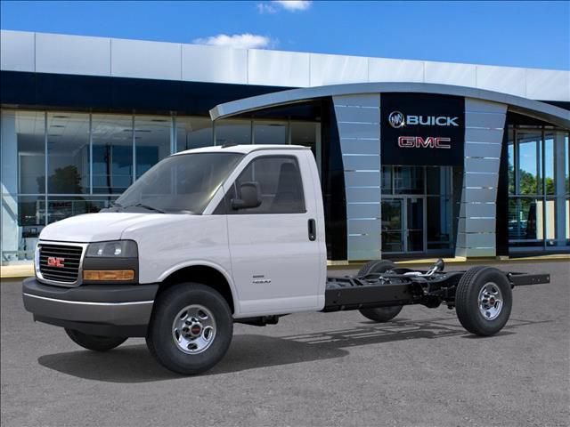 New 2025 GMC Savana 3500 w/ Power Convenience Package RWD image 2