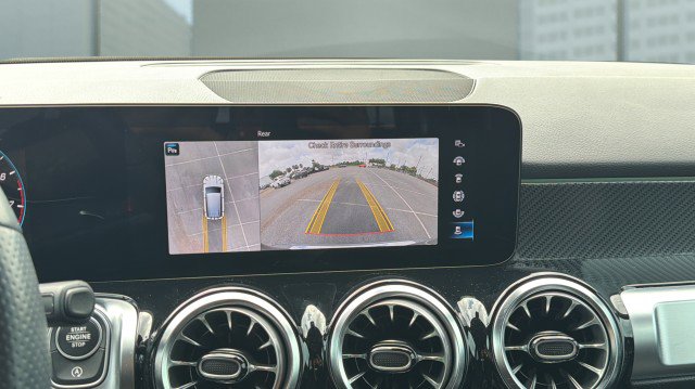 Used 2023 Mercedes-Benz GLB 250 image 24