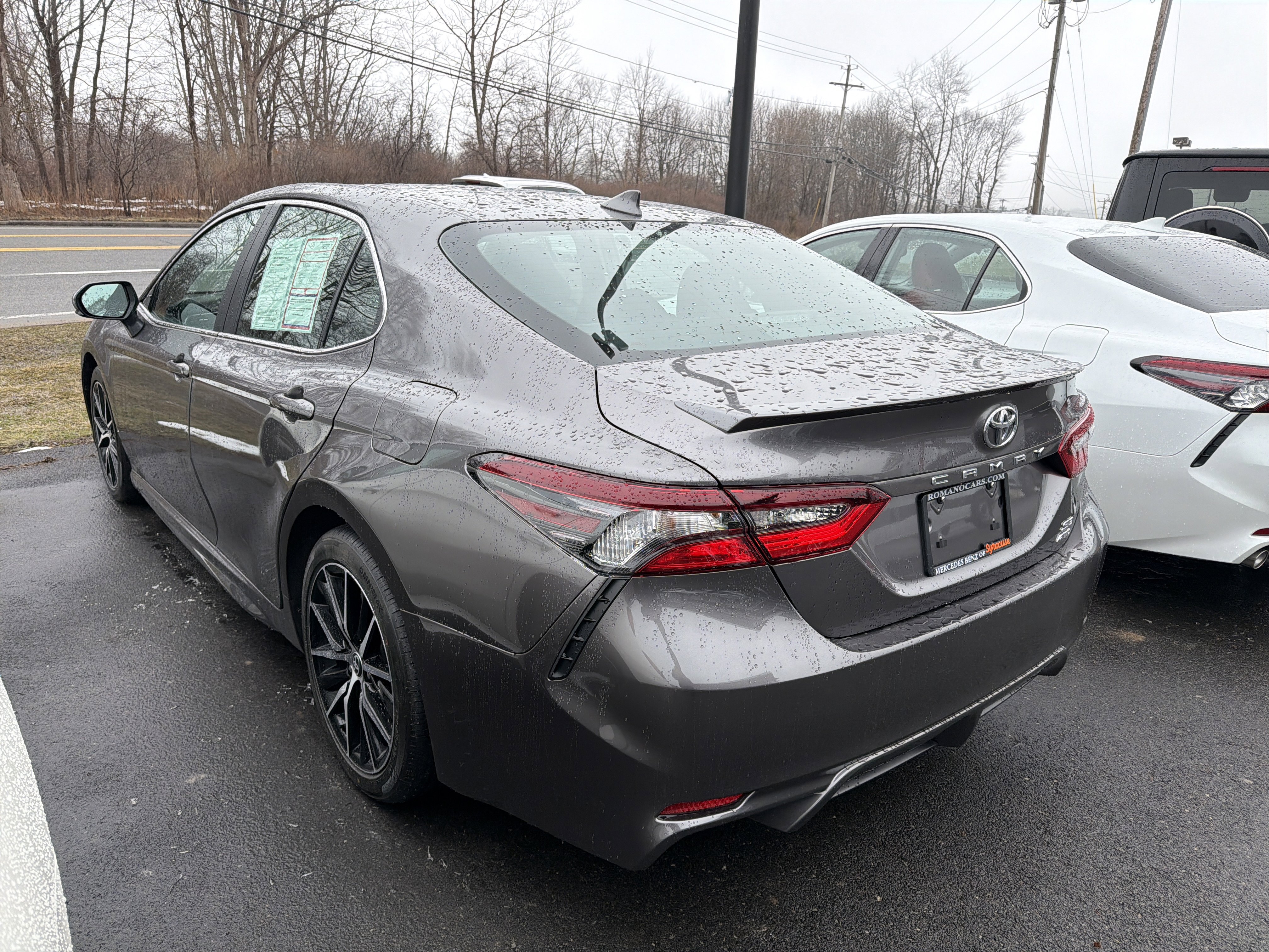 Used 2023 Toyota Camry SE w/ Cold Weather Package image 5