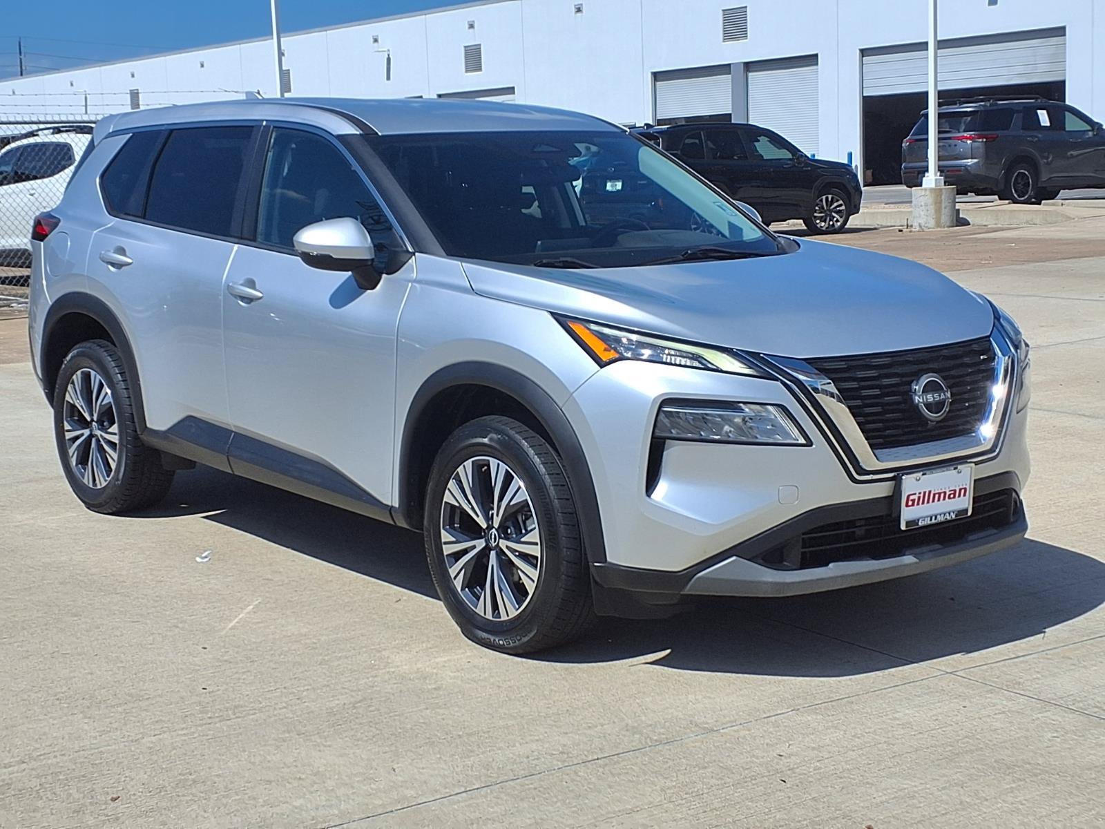 Used 2022 Nissan Rogue SV FWD image 2