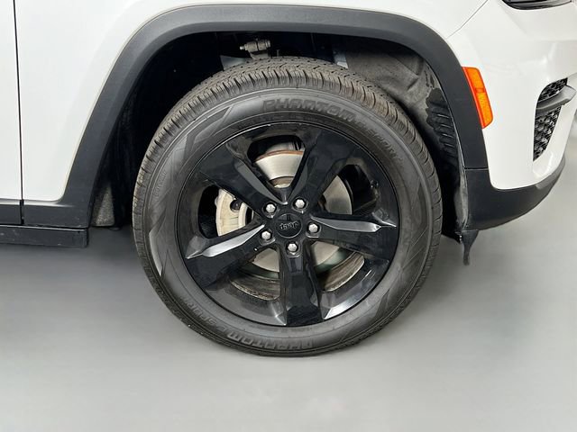 Used 2024 Jeep Grand Cherokee Altitude RWD image 37