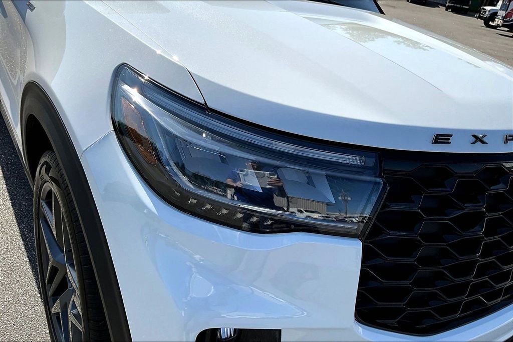 Used 2025 Ford Explorer ST-Line w/ Premium Package image 34