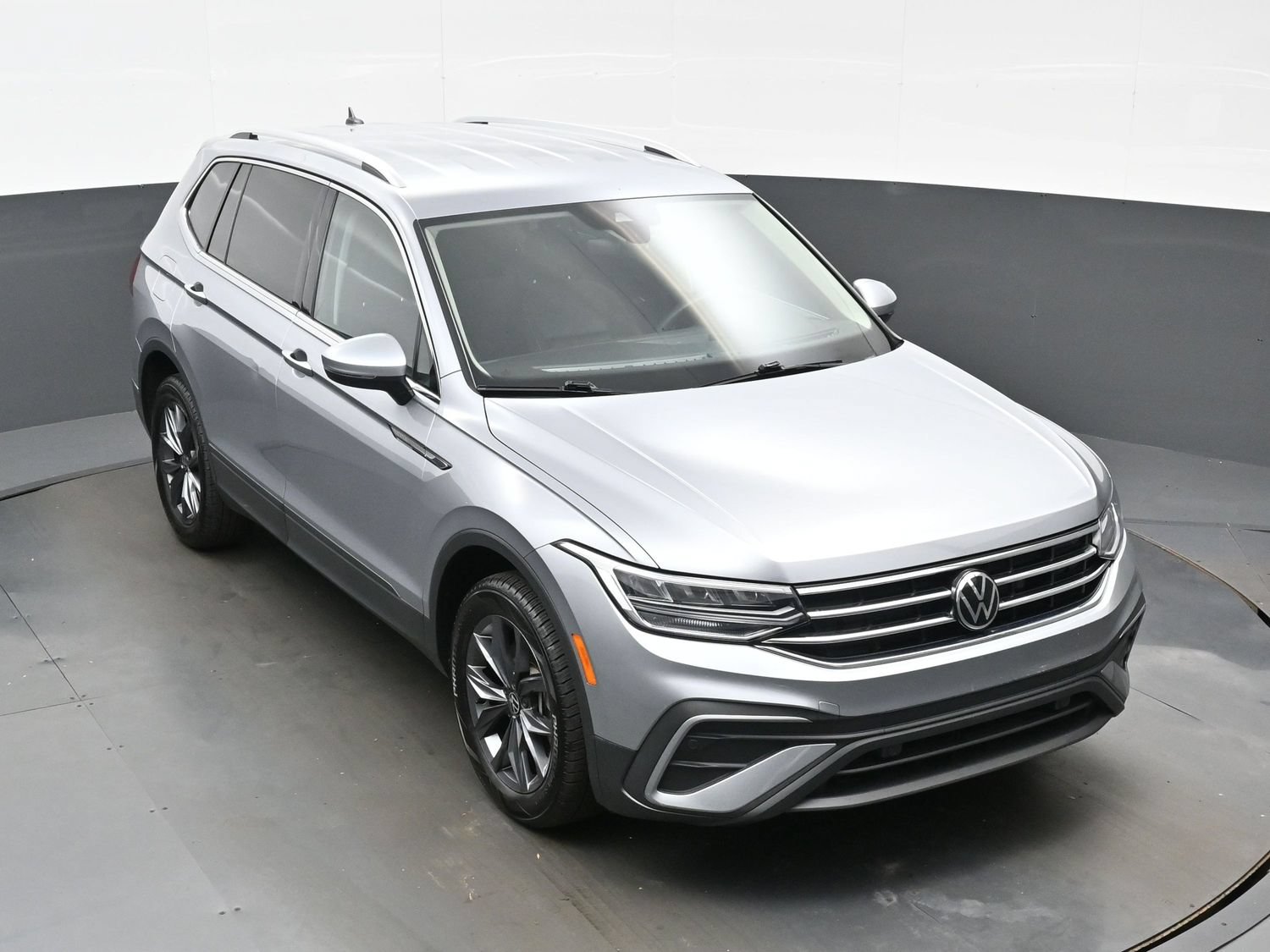 Used 2022 Volkswagen Tiguan SE AWD/4WD image 39