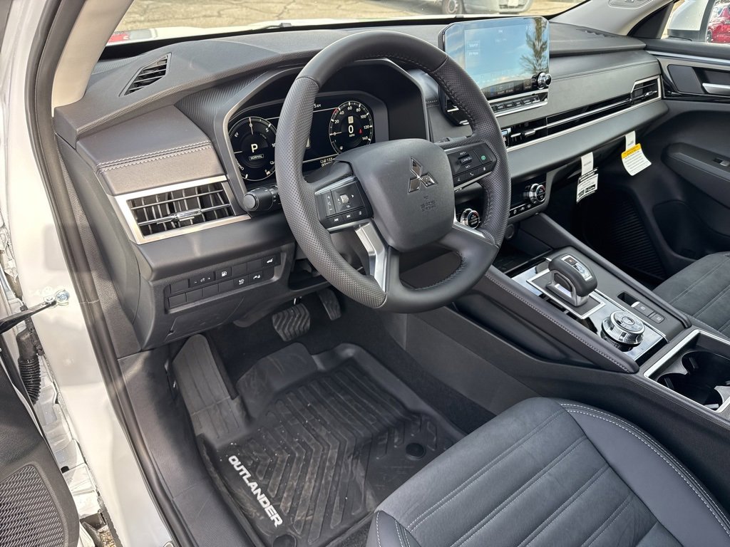 New 2025 Mitsubishi Outlander SE image 20