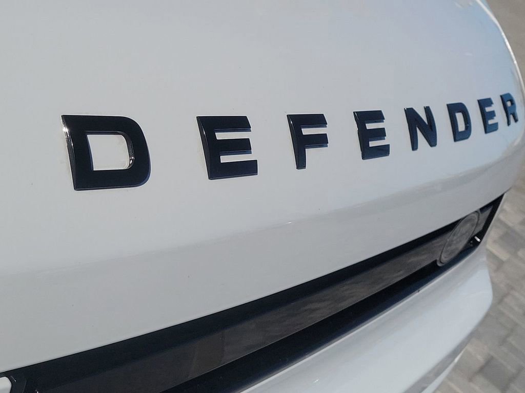 Used 2023 Land Rover Defender 110 X-Dynamic SE image 9