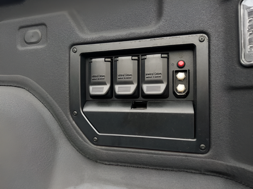 Used 2025 GMC Sierra EV Denali AWD/4WD image 6
