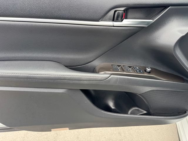 Used 2022 Toyota Camry XSE FWD image 13
