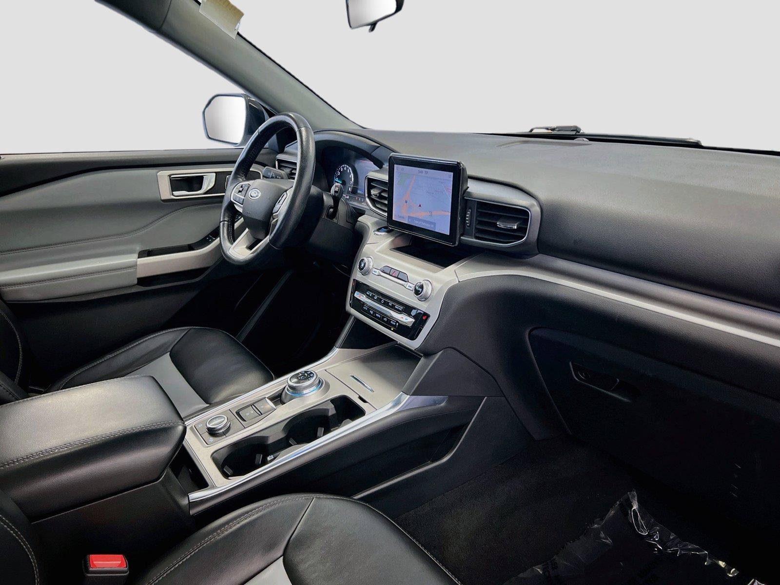 Used 2022 Ford Explorer XLT w/ XLT Sport Appearance Package AWD/4WD image 30