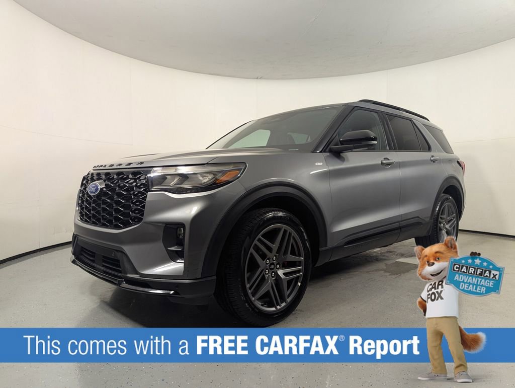 Used 2025 Ford Explorer ST-Line w/ ST-Line Street Pack image 3