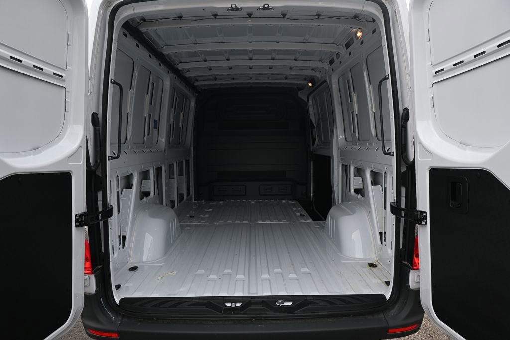 Used 2025 Mercedes-Benz Sprinter 2500 image 27