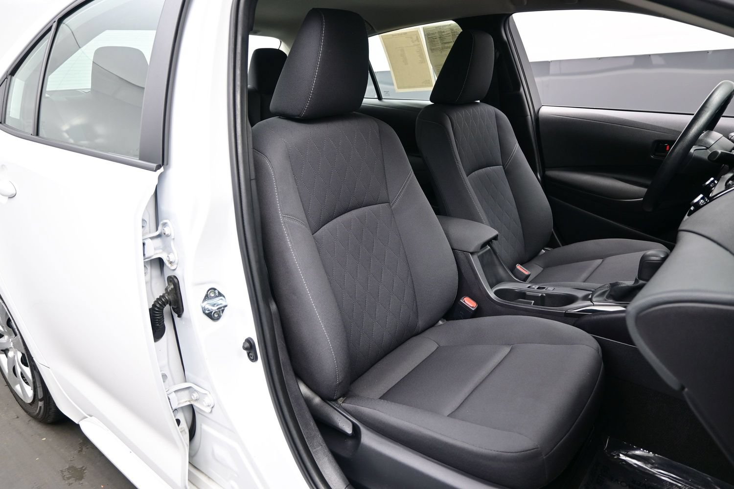 Used 2025 Toyota Corolla LE FWD image 13