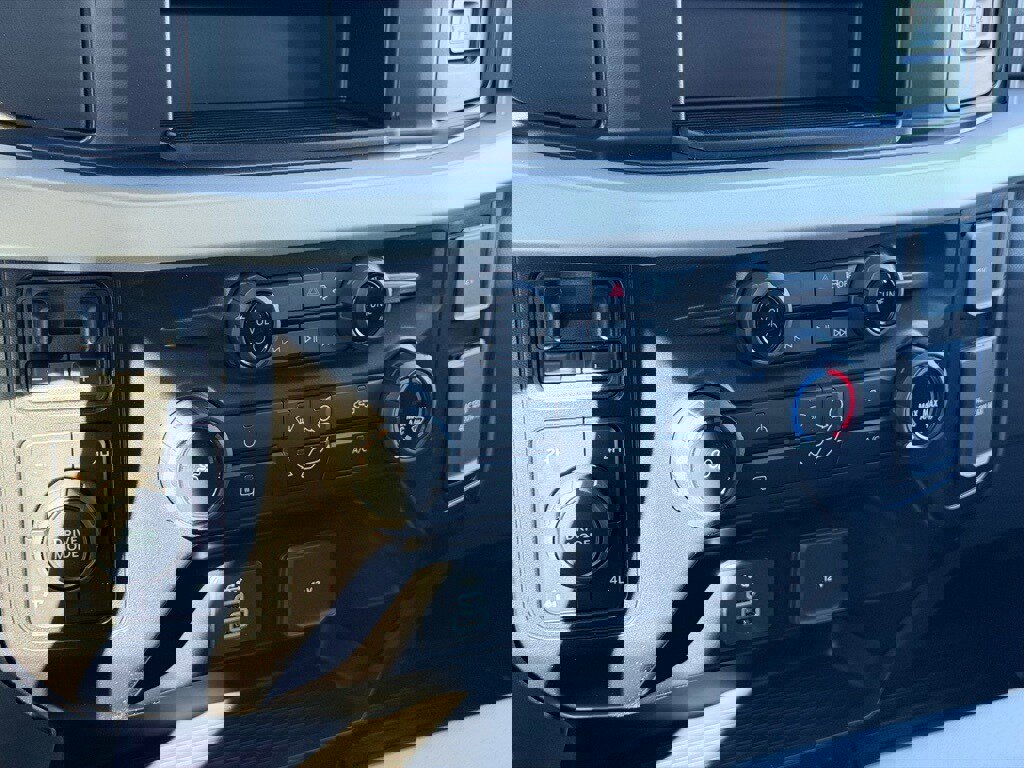 New 2026 Ford F250 XLT w/ FX4 Off-Road Package image 24