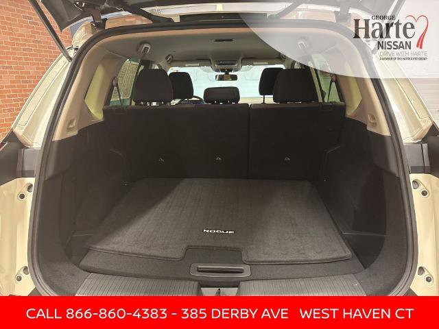 Certified 2023 Nissan Rogue SV image 28