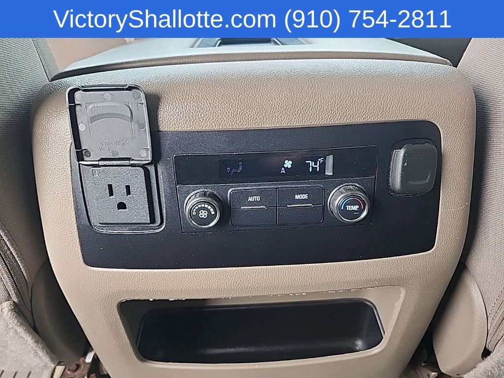 Used 2017 GMC Yukon XL SLE w/ SLE Value Package image 4