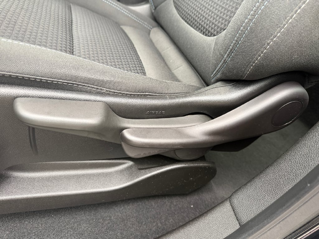 Used 2023 Chevrolet Bolt EUV LT FWD image 16