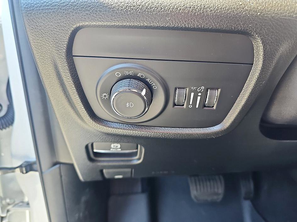 Used 2023 Jeep Grand Cherokee L Summit w/ Luxury Tech Group V image 13