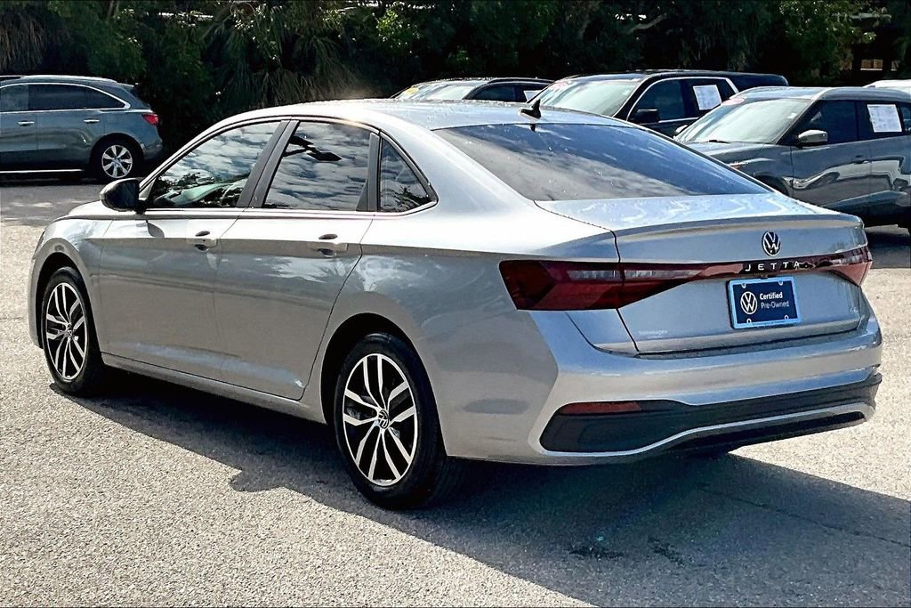 Used 2025 Volkswagen Jetta SE FWD image 7