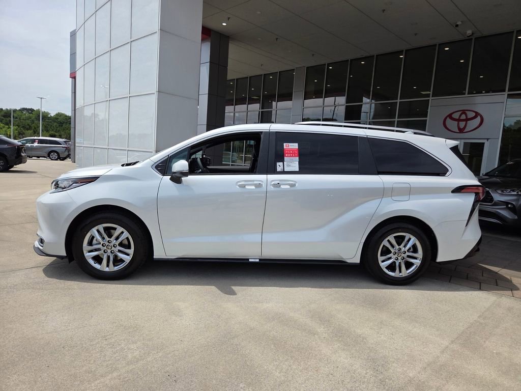 New 2026 Toyota Sienna Limited FWD image 4