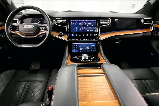 Used 2025 Jeep Grand Wagoneer L Series III w/ Rear-Seat Entertainment Group AWD/4WD image 17