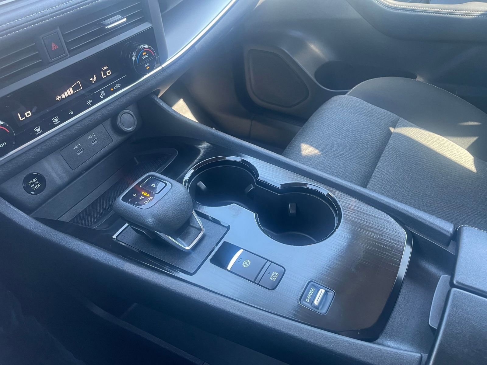Used 2025 Nissan Rogue SV image 43