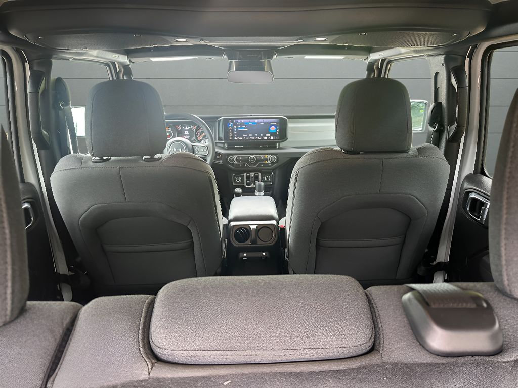 Used 2025 Jeep Wrangler Unlimited Sport AWD/4WD image 11