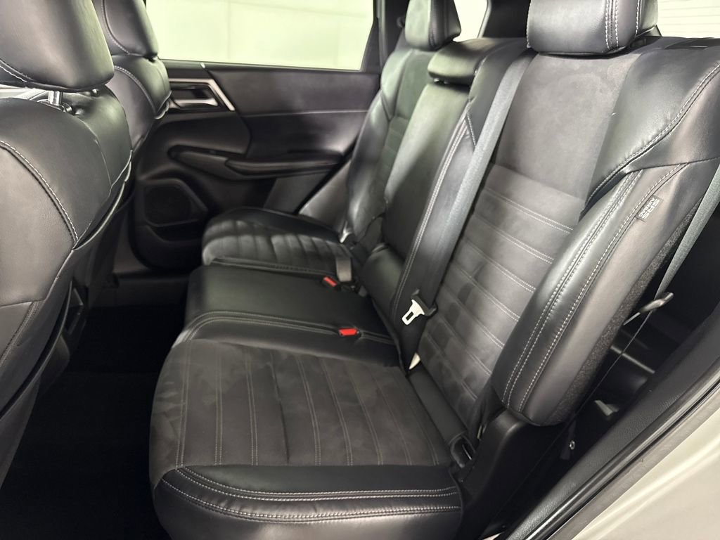 Used 2022 Mitsubishi Outlander SE image 12